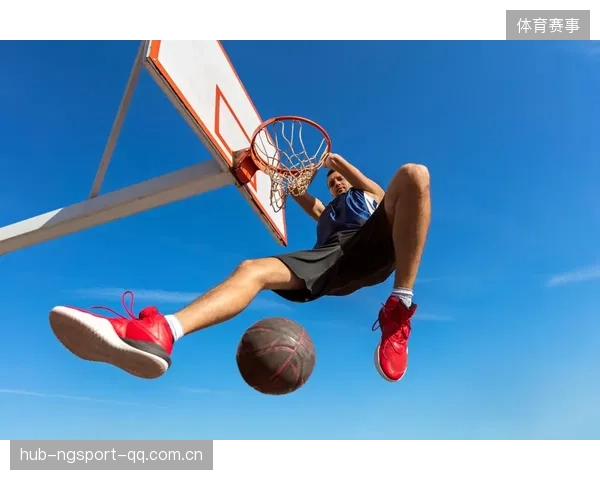 NBA扣篮手臂挂框全场拍照：巅峰瞬间的完美诠释